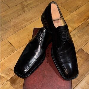 Mezlan, sample shoes with limited usage.